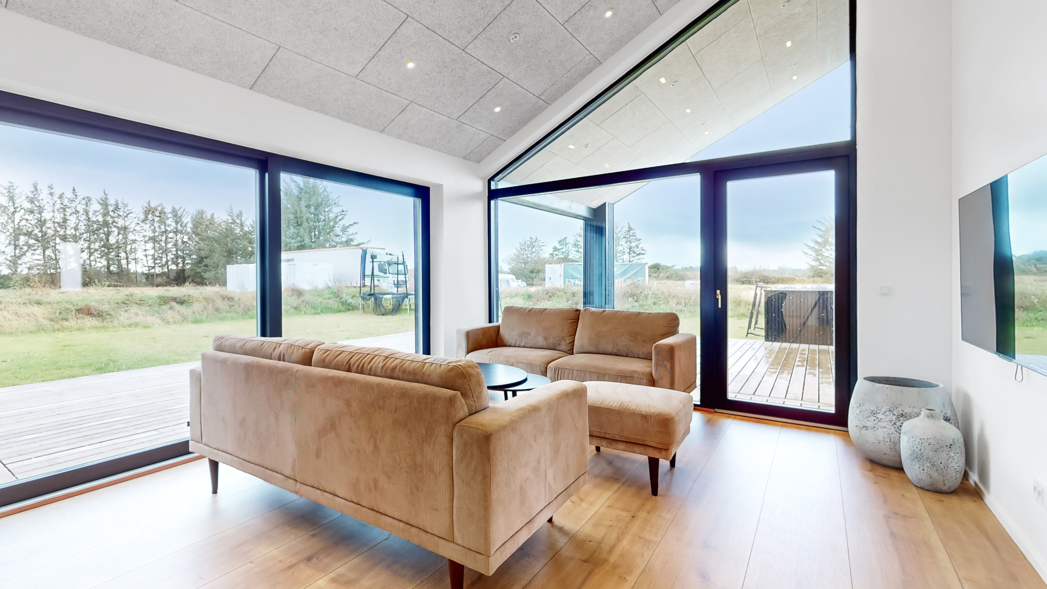 Til salg hos Byens Mæglere: Velindrettet fritidshus fra 2023!