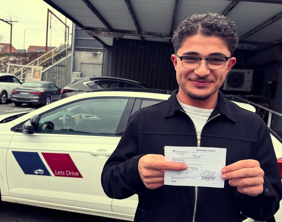 Lets Drive ønsker Mohammed tillykke med kørekortet
