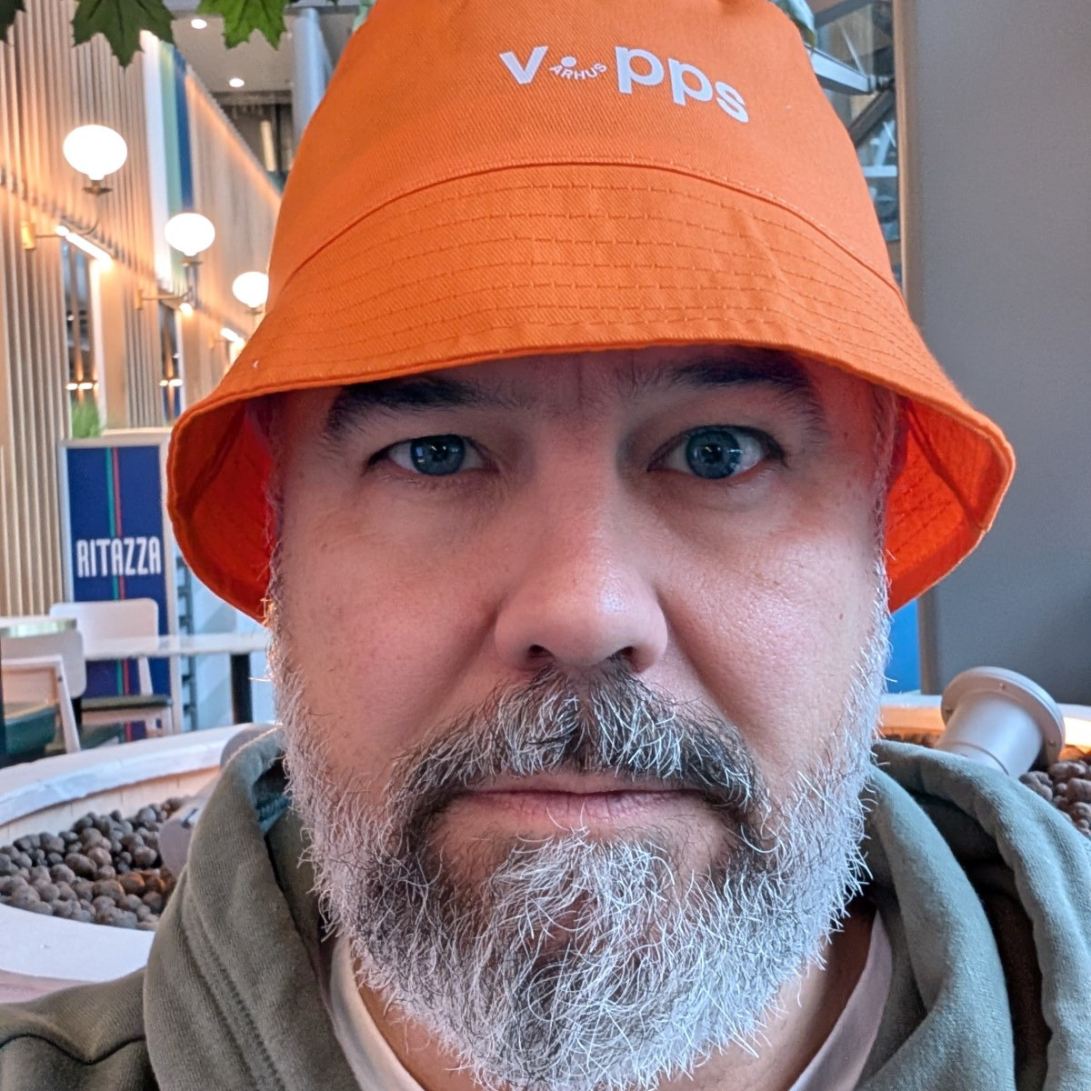 “Søen er tæt på. Ikke så langt til arbejde i Aarhus. Det var billigt da vi købte huset.”