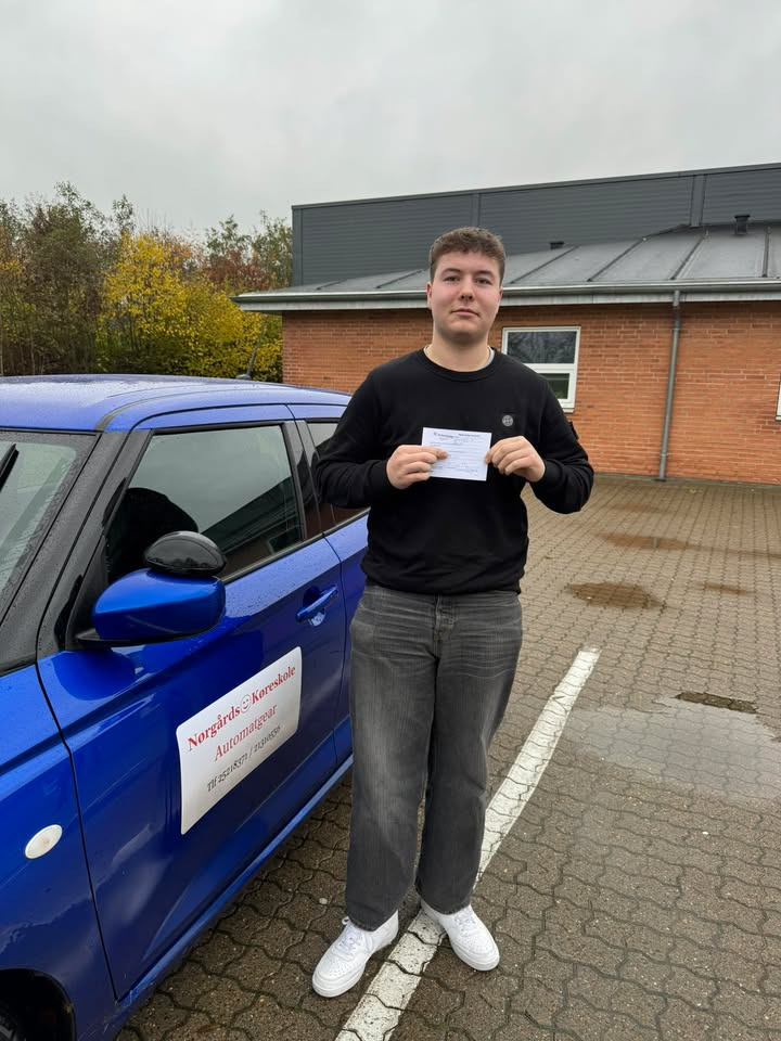 Nørgaards Køreskole fejrer ny bestået elev fra Pandrup