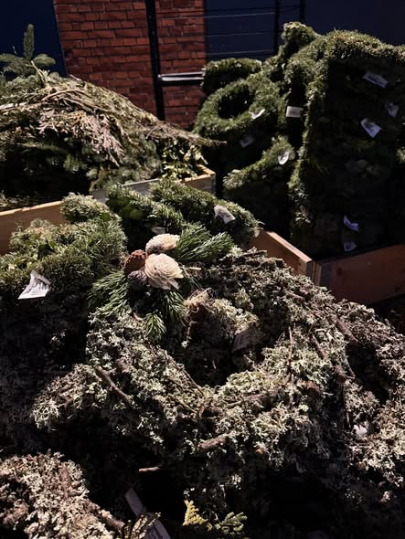 Rema 1000 Ringsted: Gratis gran og kranse til afhentning