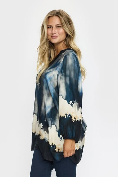 Nyhed fra Skott Aalborg: smuk 2-Biz tunika i tie-dye print