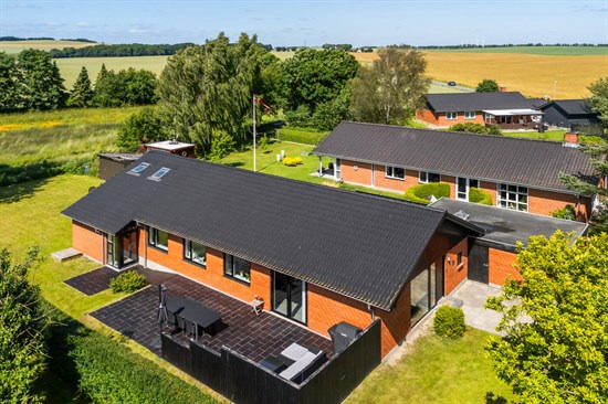 Til salg hos danbolig Randers: Moderniseret 1-plans villa med god planløsning