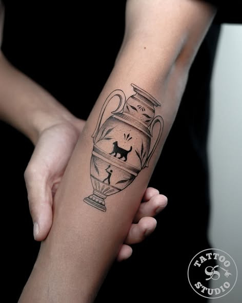 Tattoo Studio 96 præsenterer Furkans nyeste microrealismeværk inspireret af keramik