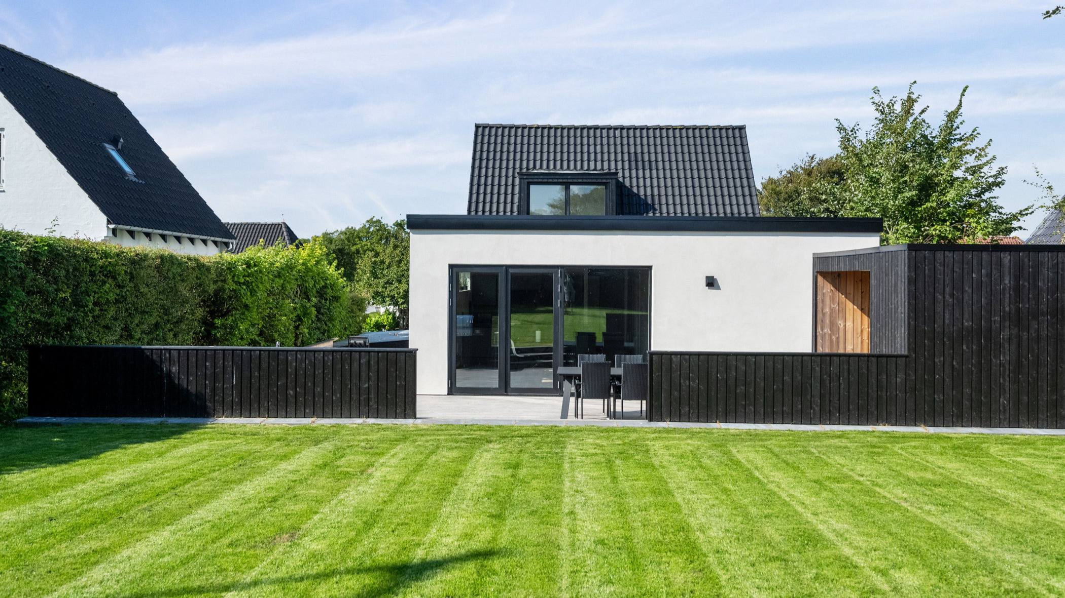 Flot renoveret byhus med sydvendt oase i haven