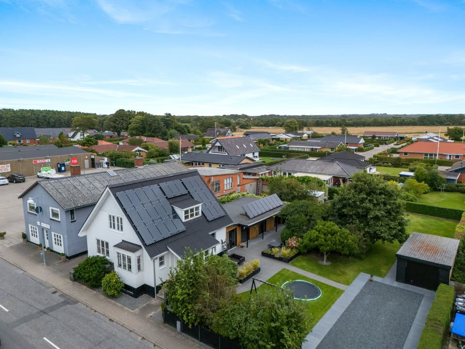 Mæglerhuset annoncerer ny pris på moderniseret villa i Gandrup