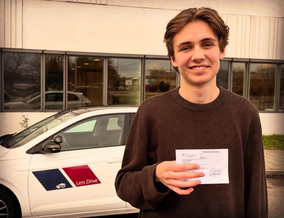 Lets Drive fejrer Arvids succesfulde køretime