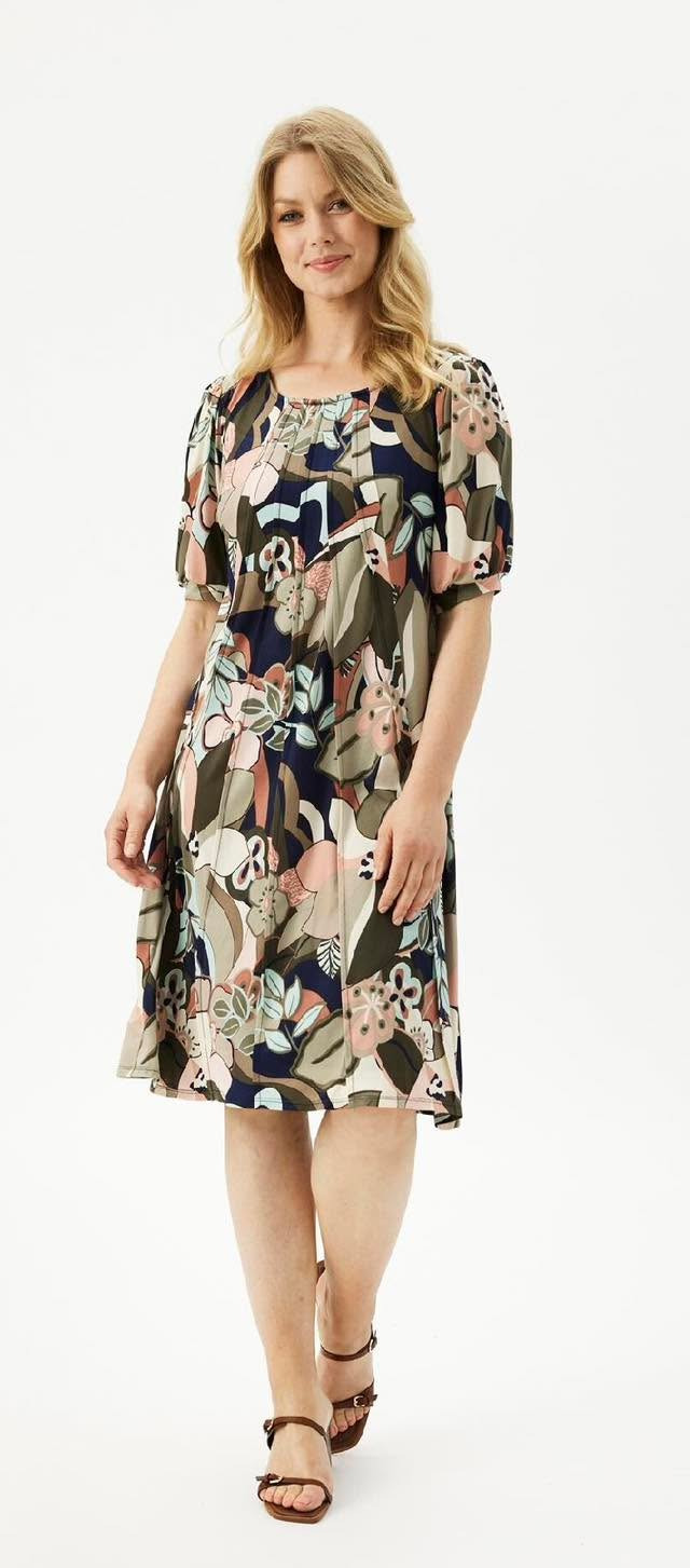 Rosengreen tilbyder flot kjole til nedsat pris