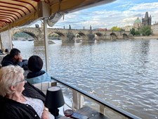 Prag sæsonen er startet med sejltur og vinbar-besøg