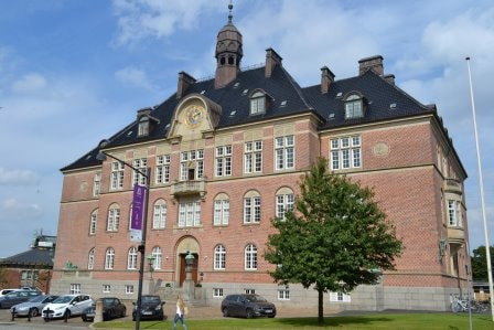 To mænd idømt fængsel for bedragerier mod en lang række ældre borgere