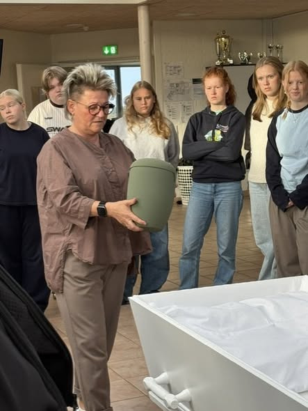 Vesthimmerlands og Farsø Begravelse fortalte elever om arbejdet som bedemand