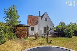 Mæglerhuset Sæby tilbyder moderniseret murermestervilla til attraktiv pris