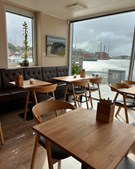 Café Bryggen i Thisted byder på udsigt og lækker mad ved havnen