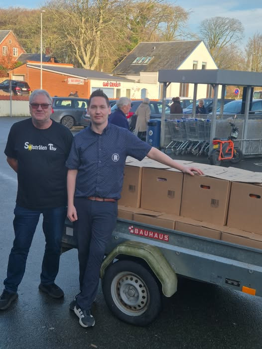 Rema 1000 Rosenkrantzgade donerer julehjælpskasser til Solstrålen i Thisted