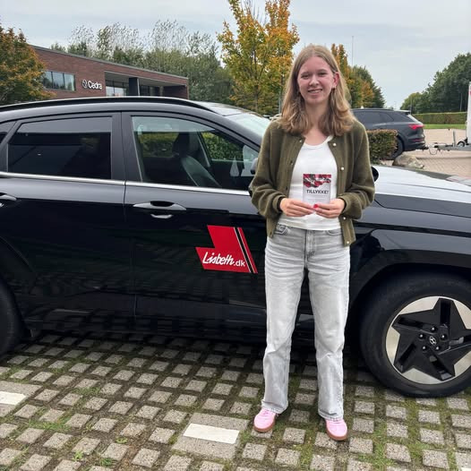 Lisbeths Køreskole ønsker Charlotte tillykke med bestået køreprøve