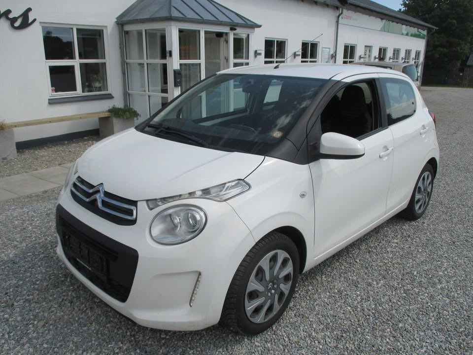 TT CARS ApS viser en Citroën C1 frem