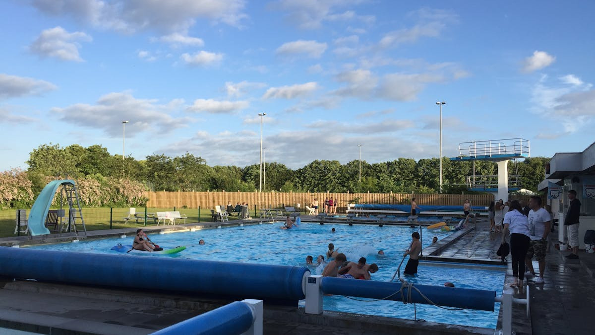 Sommerens hyggeligste poolparty i Herlufmagle Svømmebad