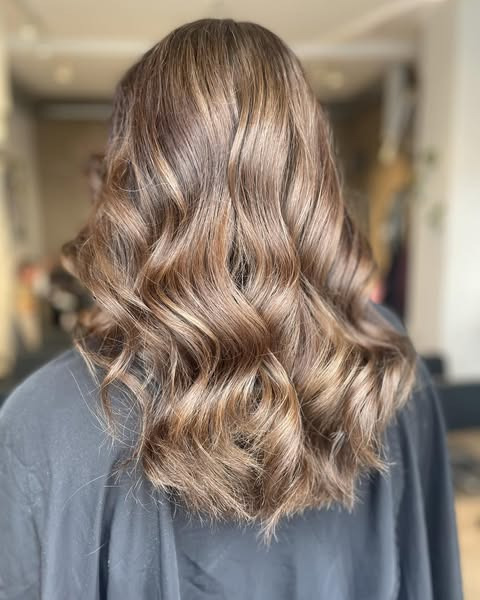 Hairways præsenterer uimodståelig chokoladebrun hårfarve med ID HAIR produkter