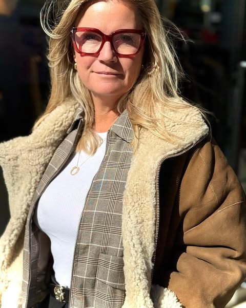 Tip Top Fashion præsenterer ny eksklusiv rulamsfrakke fra Rabens Saloner i butikken