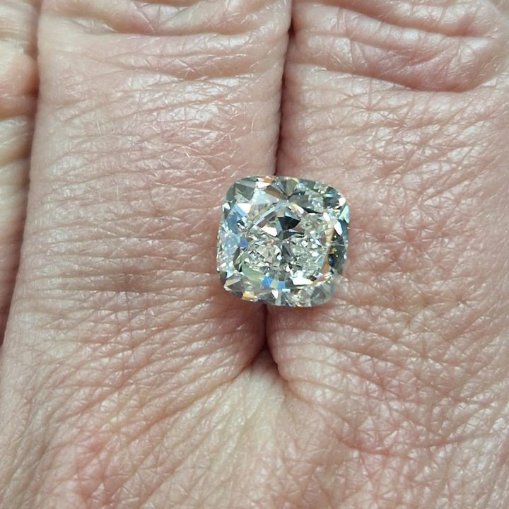 Guldsmed Ø besøger Antwerpen: Nye diamanter og smaragder klar til salg næste uge