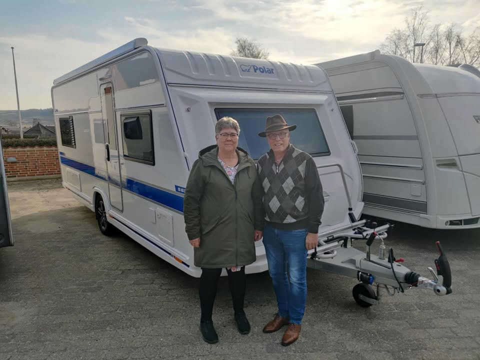 HINSHØJ CARVAN fremviser deres nyeste campingvogne i solskinnet