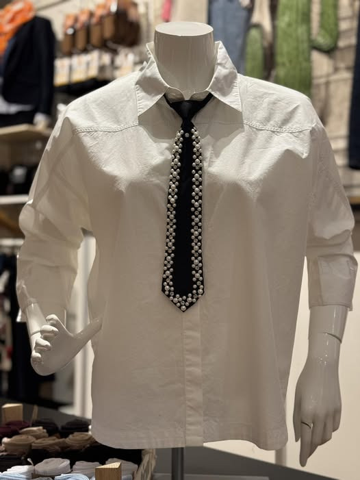 Skott Aalborg hylder Trine Dyrholm for sin stil med jakkesæt og slips