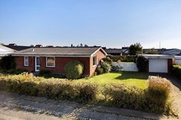 Solsortvej 3 og 1 anden boliger er kommet til salg denne uge i Skælskør - se boligerne her.