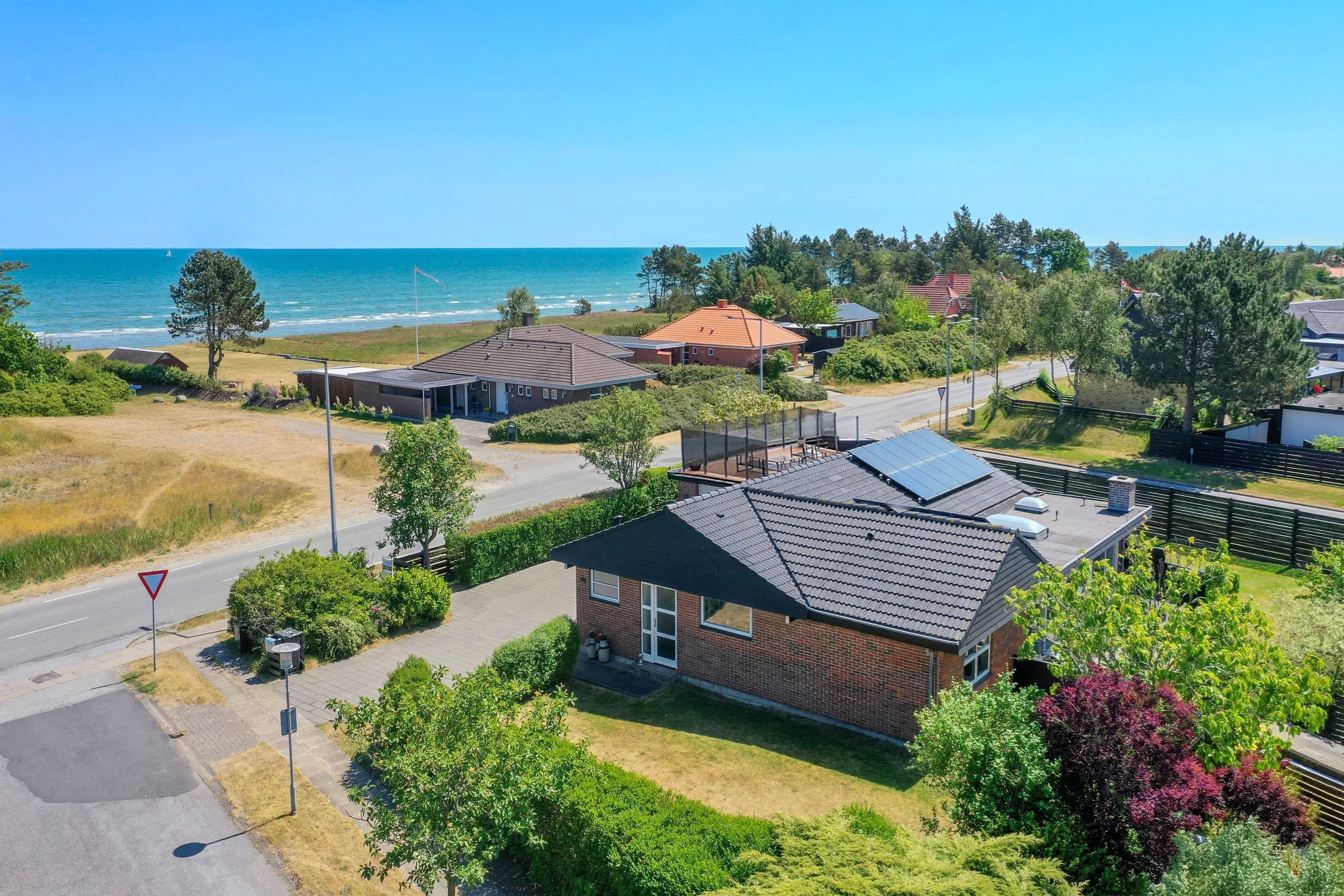 Flot opdateret og energioptimeret villa med udsigt til Kattegat