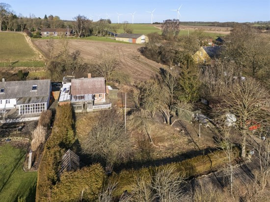 Til salg hos danbolig Randers: Håndværkertilbud i naturskønne omgivelser