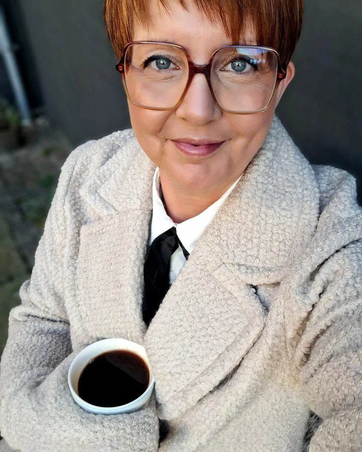 Lux By Jakobsen fremhæver vinterfrakker og vanter til kølige torsdagmorgener