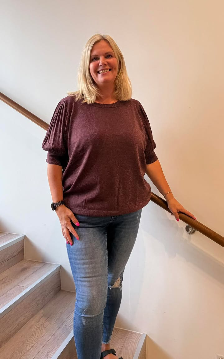 Only Curves præsenterer ny pullover fra Kaffe Curve i bordeaux