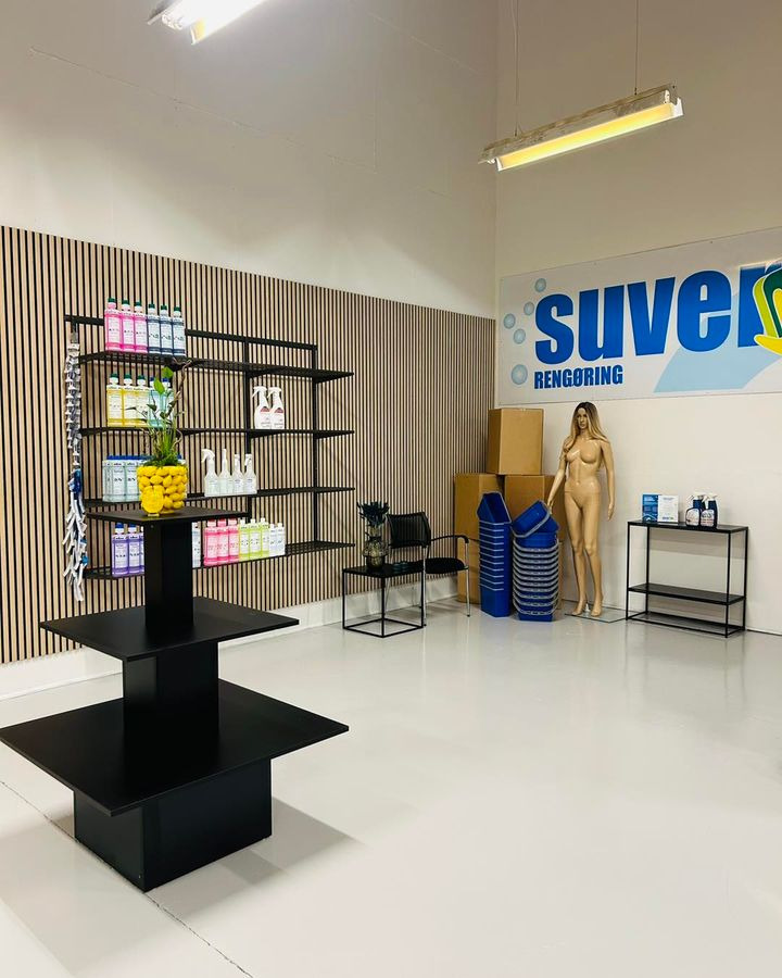 Suveræn Rengøring lancerer eget mærke af rengøringsmidler i ny butik