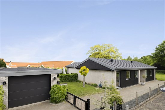 Jadevænget 11 og 1 anden boliger er kommet til salg denne uge i Fredericia - se boligerne her.