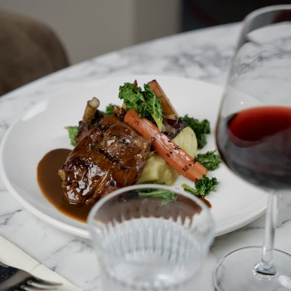 Restaurant Mellow præsenterer udpluk fra menukortet og åbner for bordreservationer