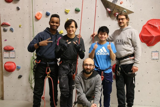 Klatrevæggen blev vejen til venner og selvtillid