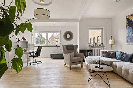 Clarasvej 6 og 2 andre boliger er kommet til salg denne uge i Charlottenlund - se boligerne her.