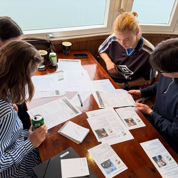 Aarhus Havnerundfart tester nyt mordmysterie med personalet under fredagsbar