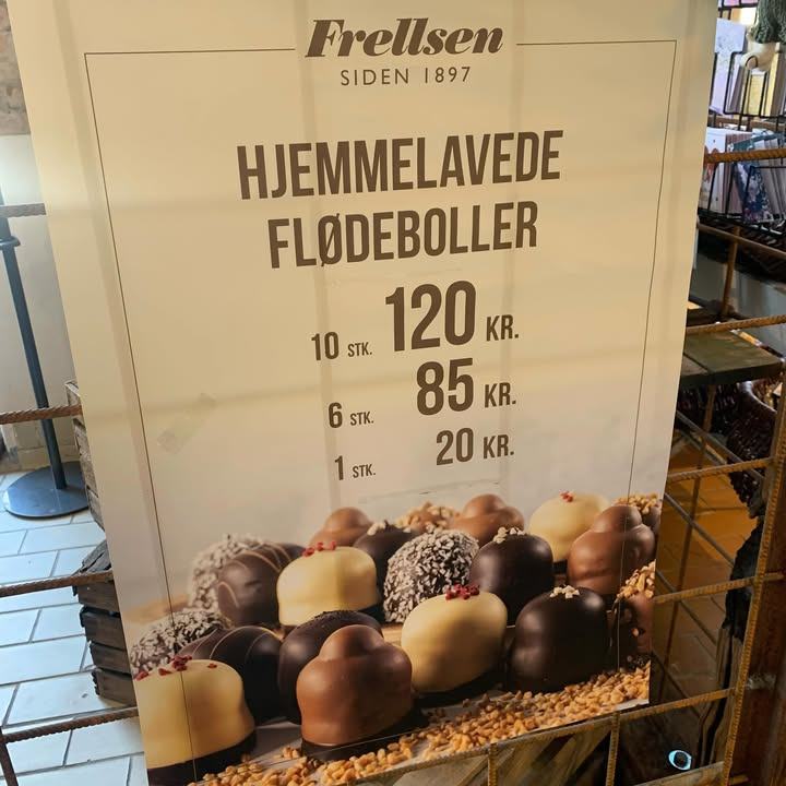 Fru Hansens Butik & Café har modtaget friske flødeboller fra Frellsen Chokolade