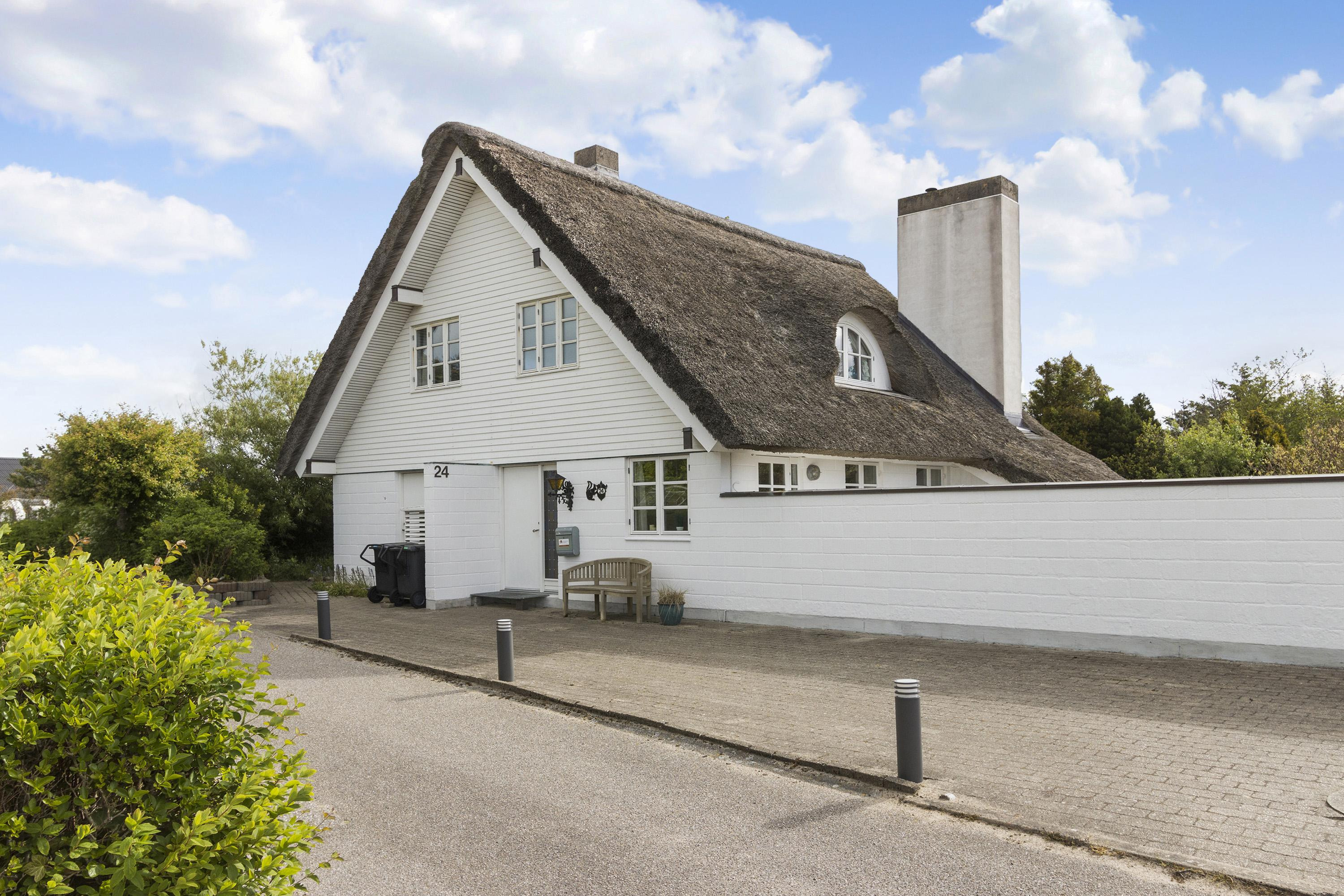 Til salg hos Realmæglerne v/Ejvind Falborg Just: Skøn familievilla kun en kilometer fra vestkysten