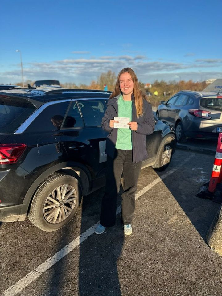 Camilla består begge prøver i første forsøg hos Vejgaard Køreskole v/Morten Rode