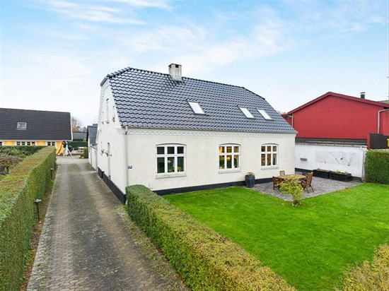 Luksusbolig netop kommet til salg i Gadstrup: Se hvad du skal smide for Gadstrups dyreste adresser her