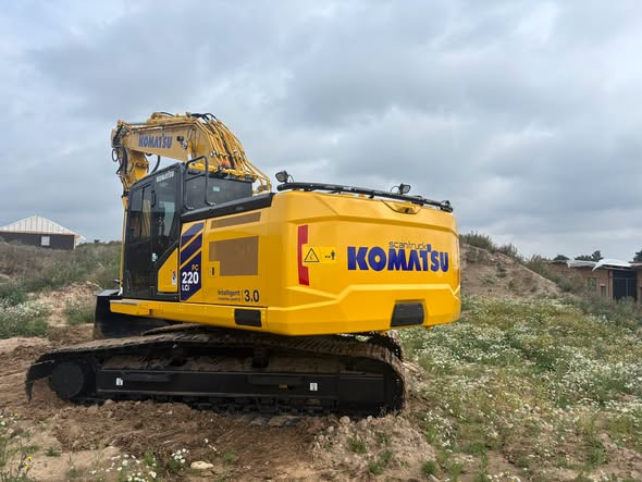SCANTRUCK A/S leverer ny Komatsu PC220LCi-12 til Byggebroen A/S