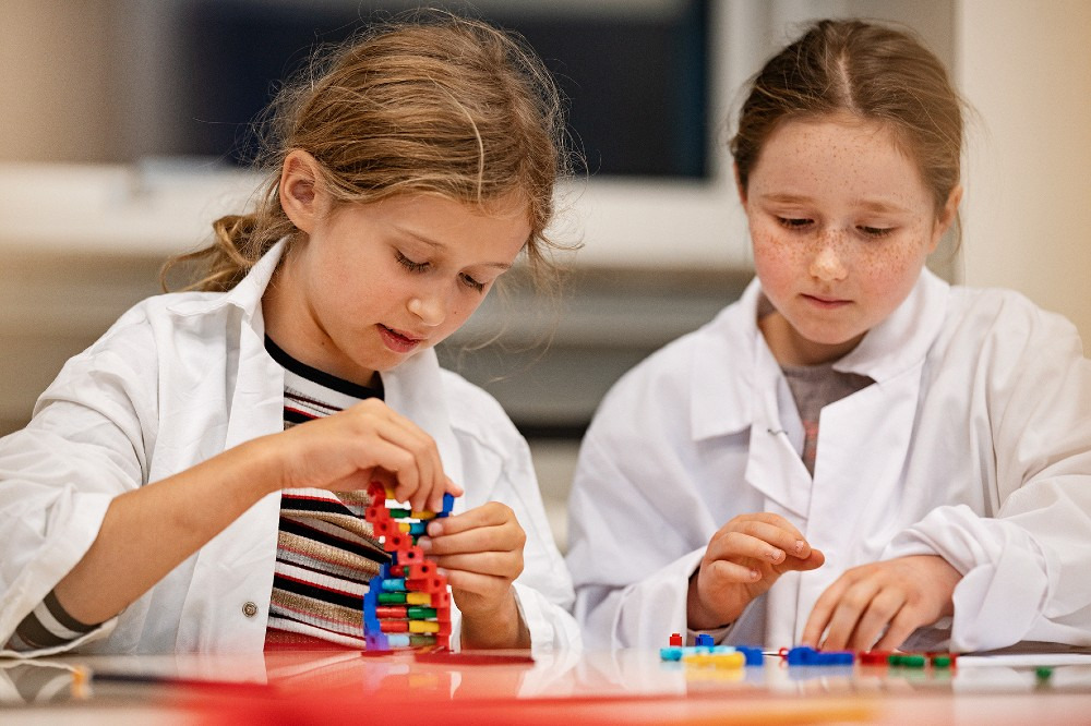 Børn med “sultne hjerner” går til videnskab i Aalborg