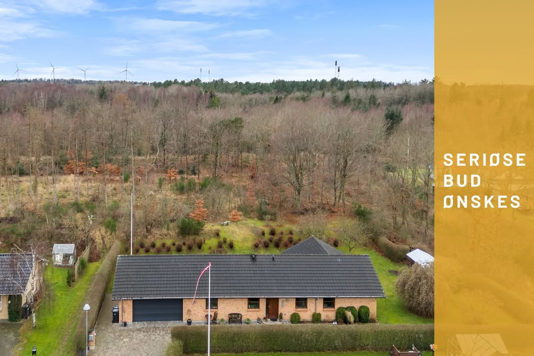 Mæglerhuset Sæby søger seriøse bud på skøn familievenlig villa ved skoven i Sæby