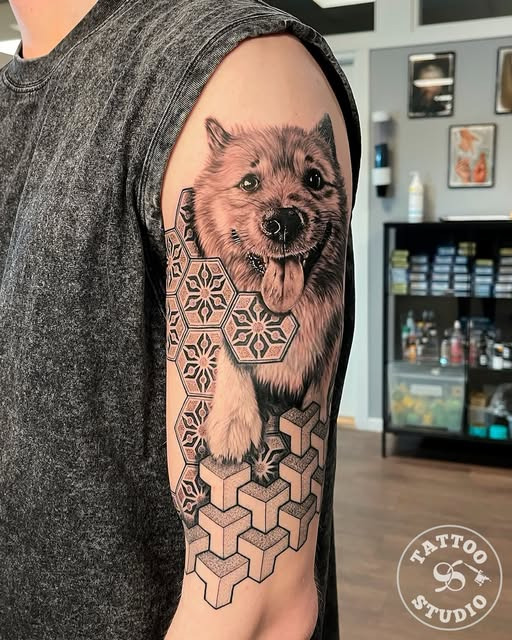 Tattoo Studio 96 fremviser unikt portræt i realisme og geometrisk design