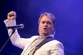 Oplev Johnny Hansen live på Tørning Mølle