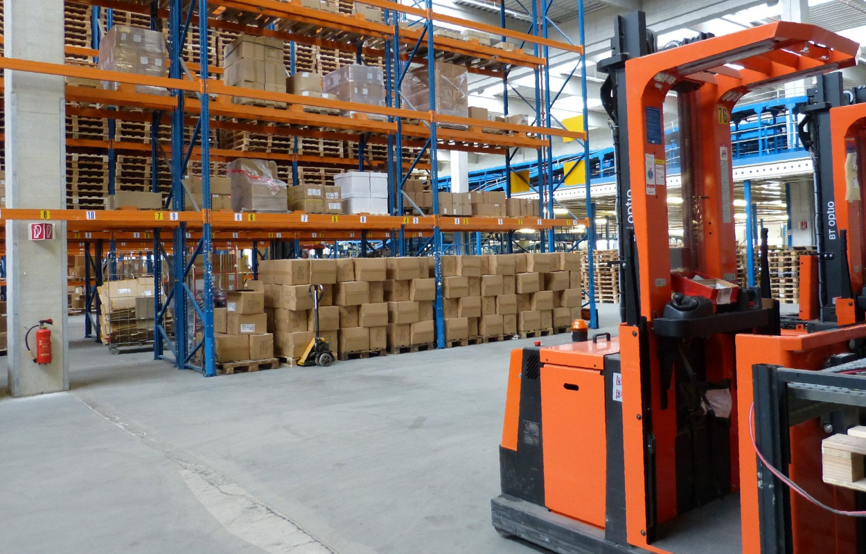 Pakkerne hober sig op: Coolshop søger 200 lagermedarbejdere