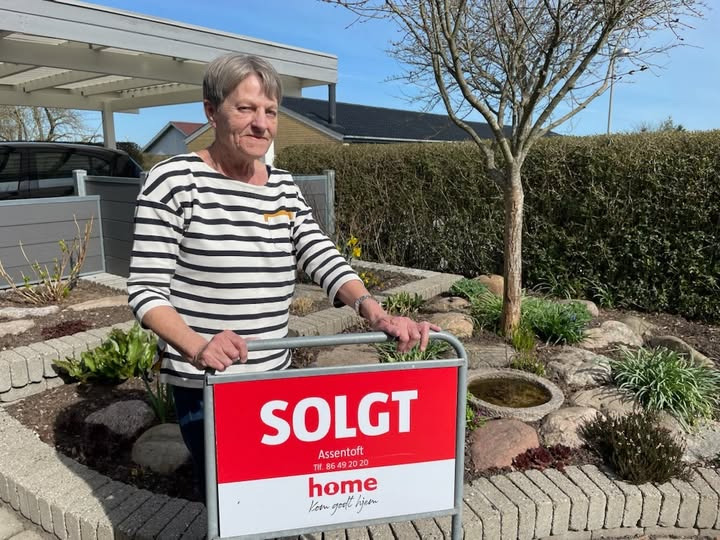 Home Randers & Assentoft fejrer salg i Romalt med tak til sælgere og køber