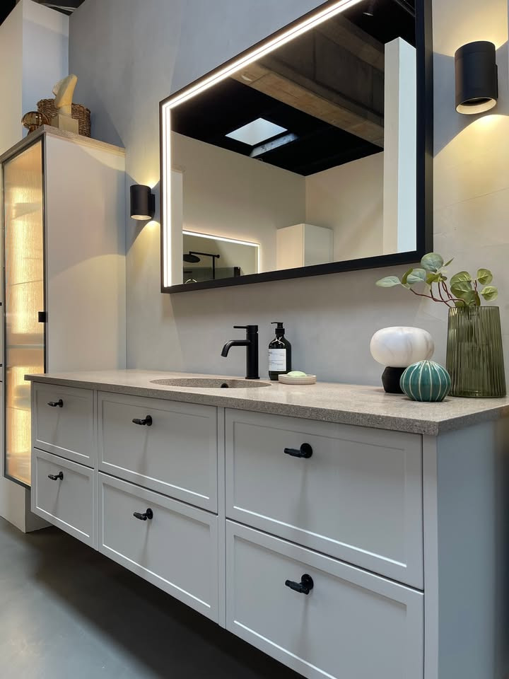 Bessmann Køkkener inspirerer til moderne badeværelser med stil og kvalitet