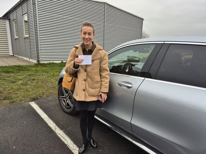 R2 Drive hjælper Marie-Louise til et hurtigt kørekort før juleferien